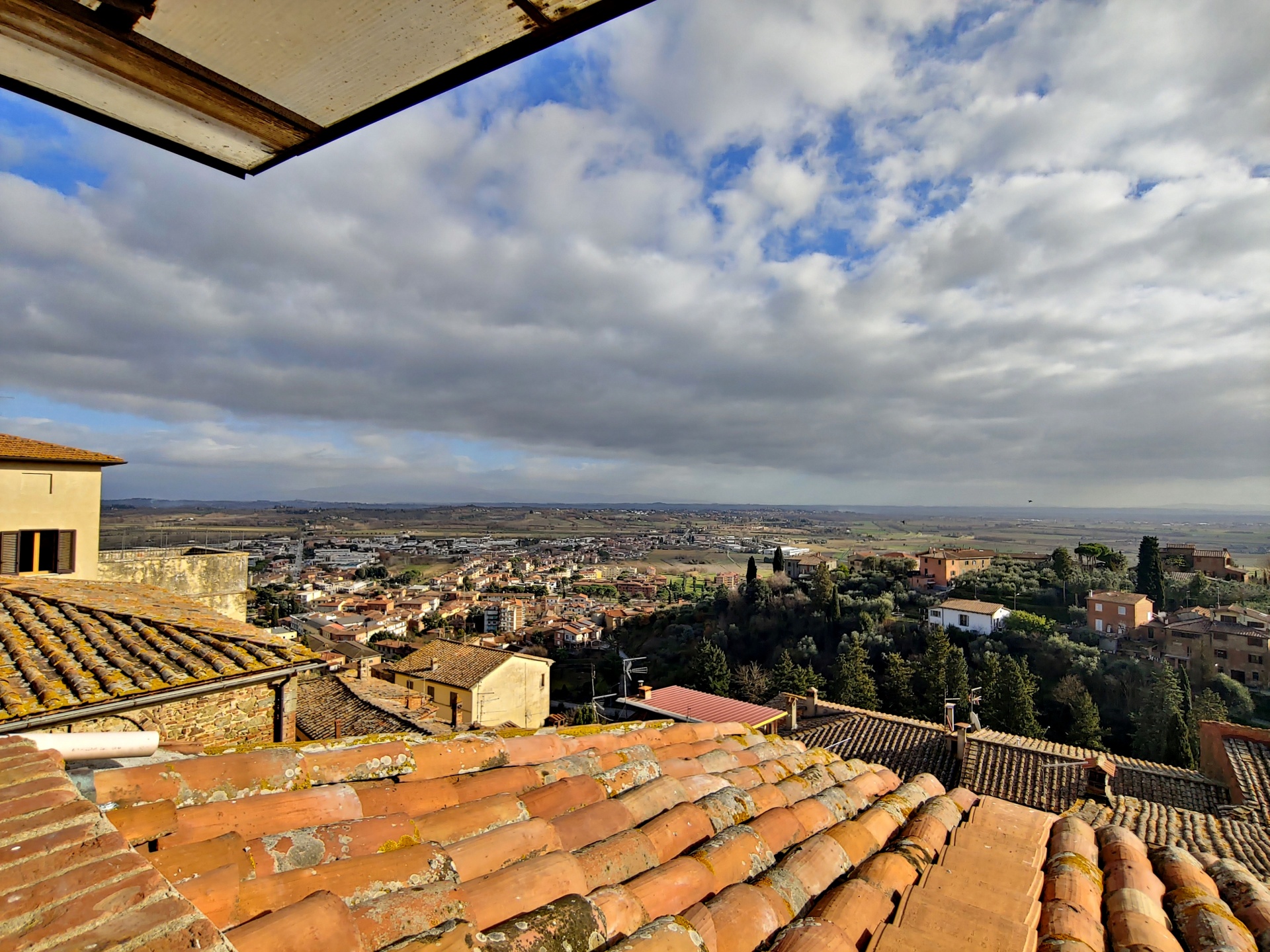 apartamento-com-terraco-panoramico-no-centro-historico-de-sinalunga-na-regiao-toscana-da-italia - Comprar Imóveis em Toscana na Italia